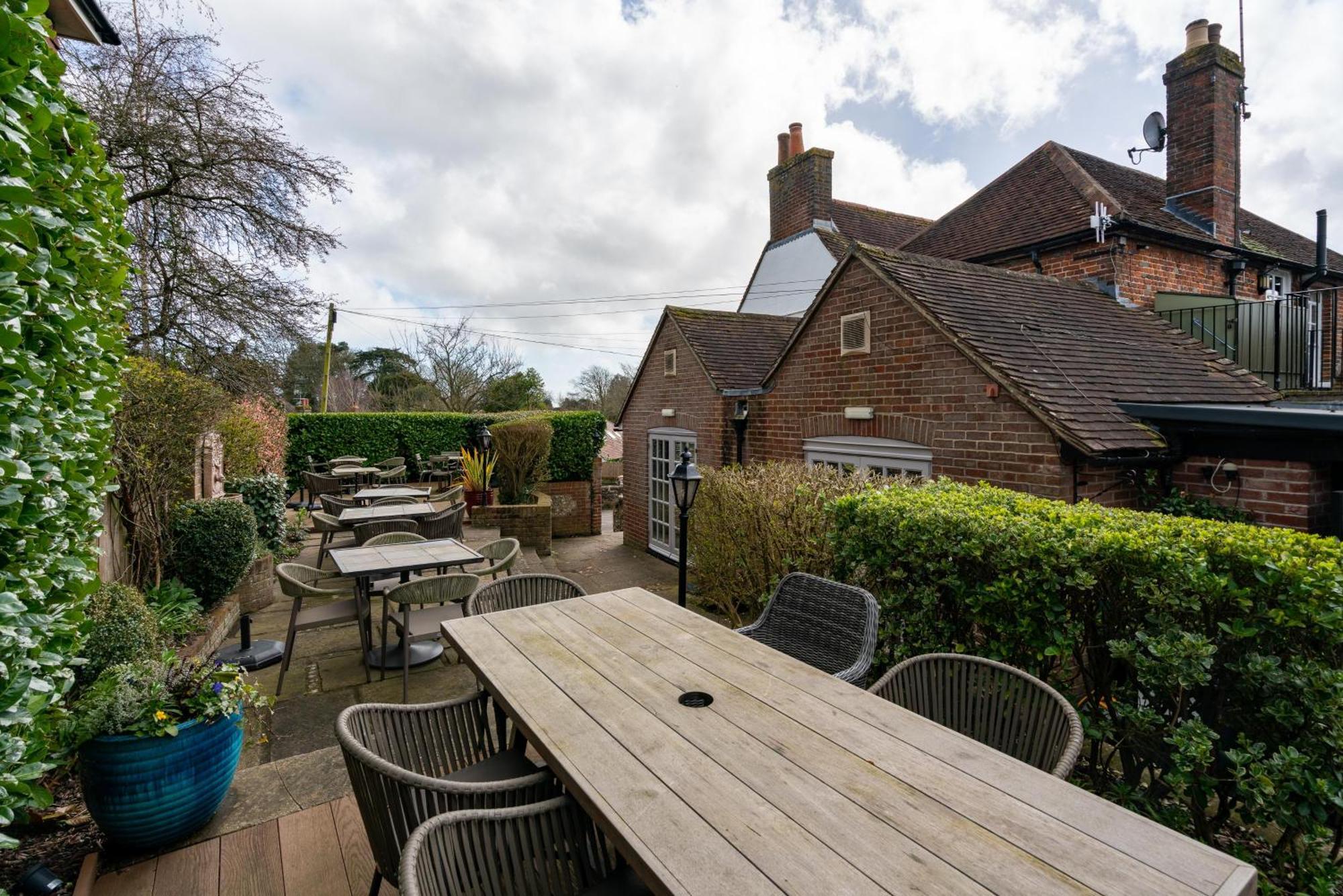 The Royal Oak Inn Chichester Exterior foto